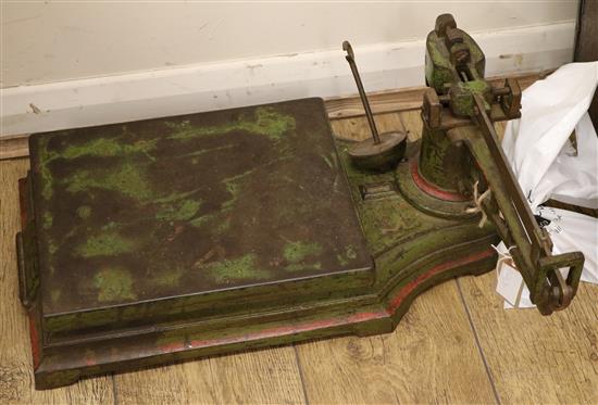 A set of weighing scales